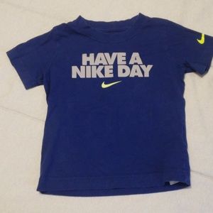EUC Nike shirt. Size 3T